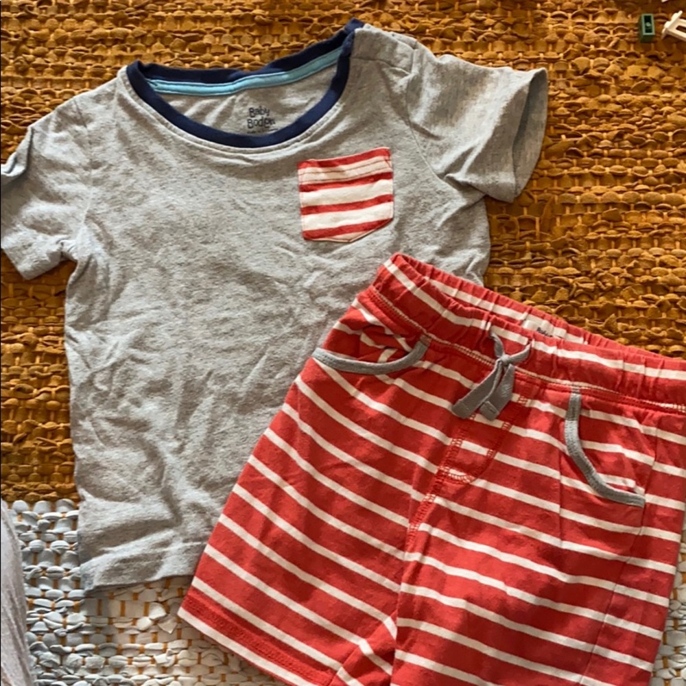 Baby Boden t-shirt and shorts set 18-24 months